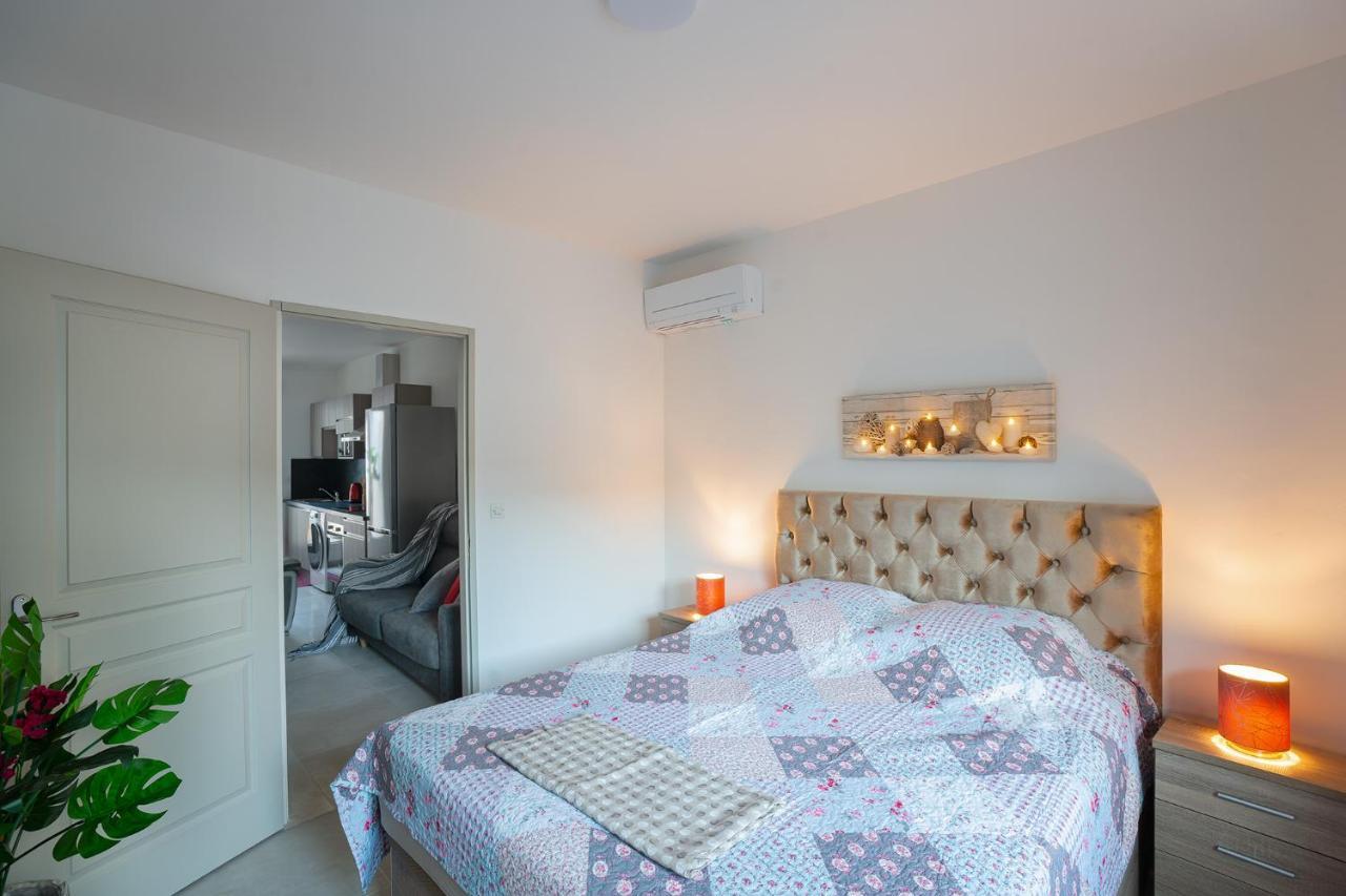 Superbe Appartement A 2 Pas Des Halles, Climatise, Terrasse, Garage Narbonne Luaran gambar